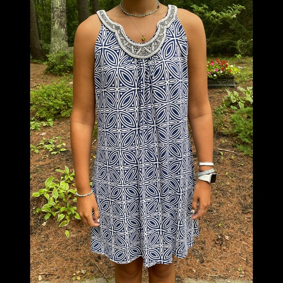 Apt. 9 Dresses & Skirts - Apt 9 sleeveless shift dress
